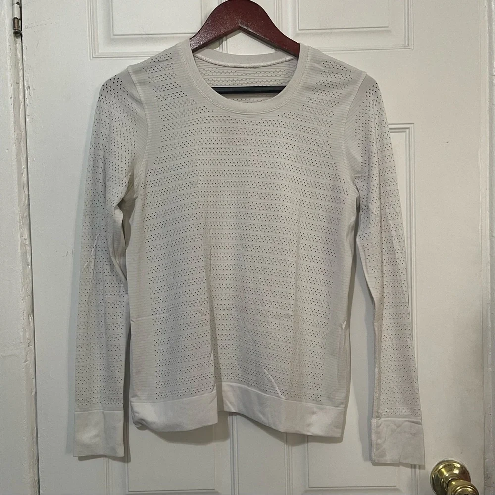 Lululemon White Breezy By Longsleeve Size 8/10‎